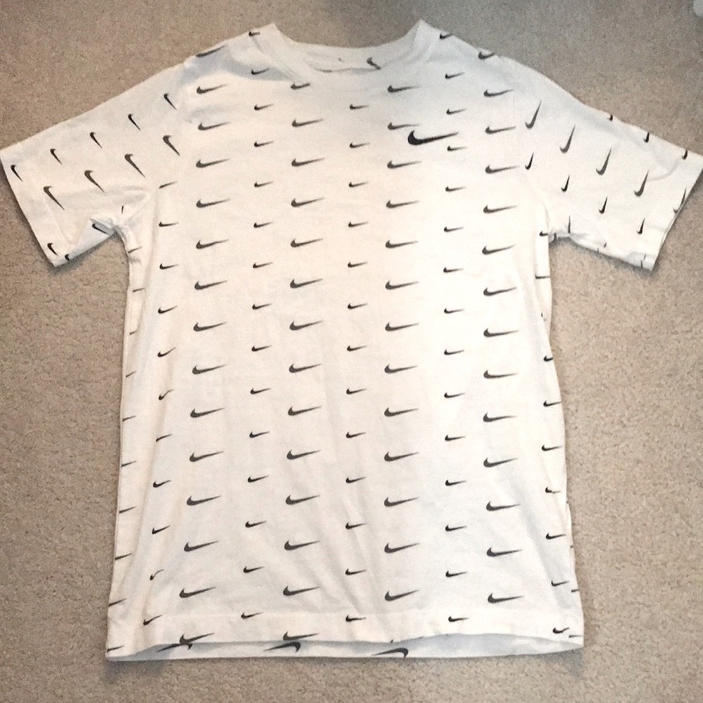 Boys White and Black Nike Tee XL